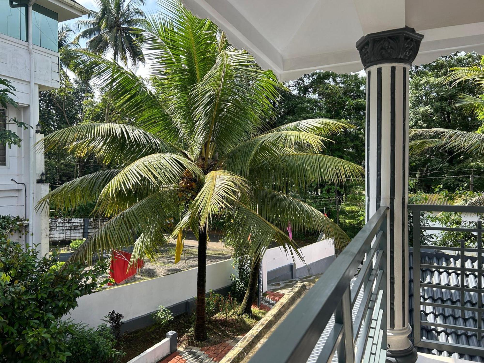 Puzhayoram Homestay Thrissur エクステリア 写真