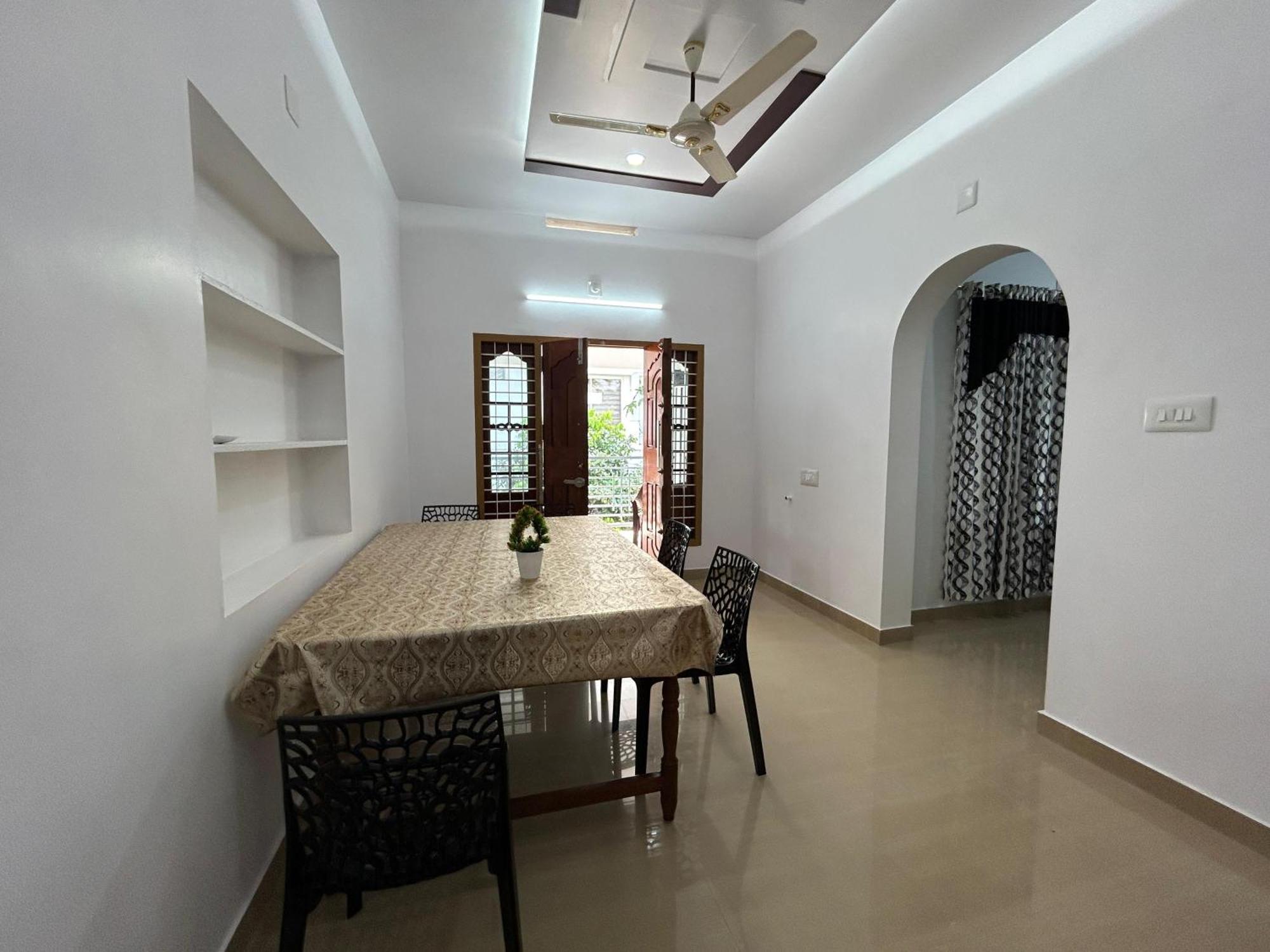 Puzhayoram Homestay Thrissur エクステリア 写真
